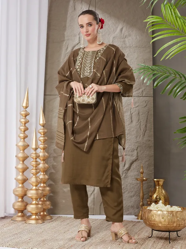 Mehendi_Cotton_Blend_Embroidered_Kurta_Set_With_Dupatta_For_Women