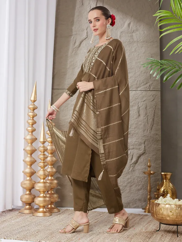Mehendi_Cotton_Blend_Embroidered_Kurta_Set_With_Dupatta_For_Women