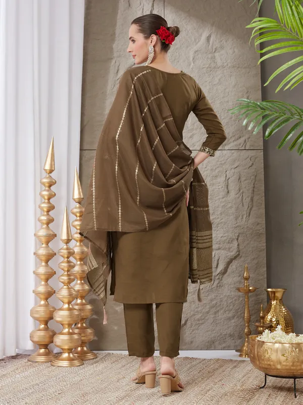 Mehendi_Cotton_Blend_Embroidered_Kurta_Set_With_Dupatta_For_Women
