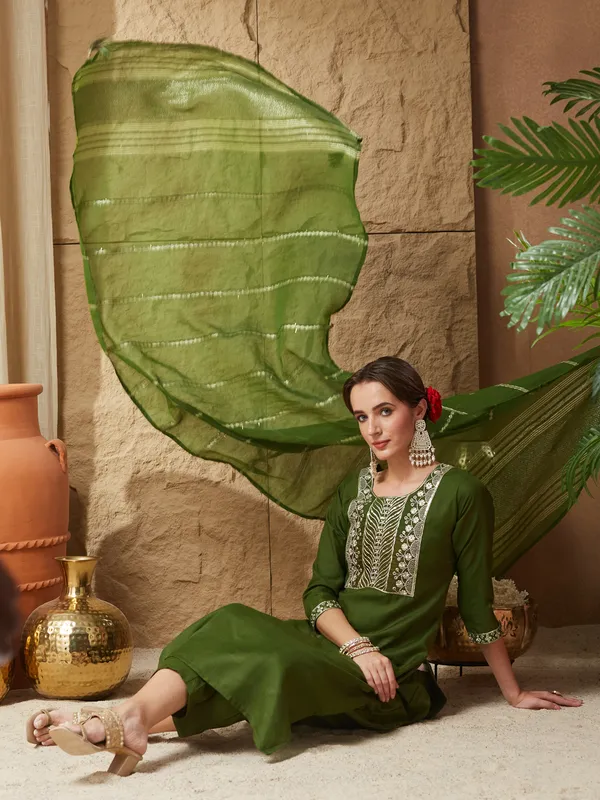 Green_Cotton_Blend_Embroidered_Kurta_Set_With_Dupatta_For_Women