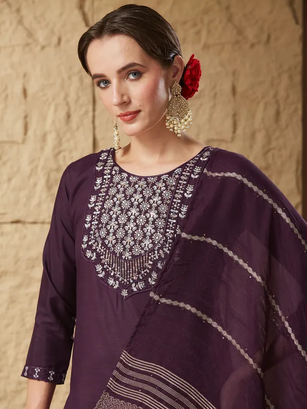 Violet_Cotton_Blend_Embroidered_Kurta_Set_With_Dupatta_For_Women