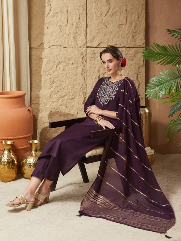 Violet_Cotton_Blend_Embroidered_Kurta_Set_With_Dupatta_For_Women