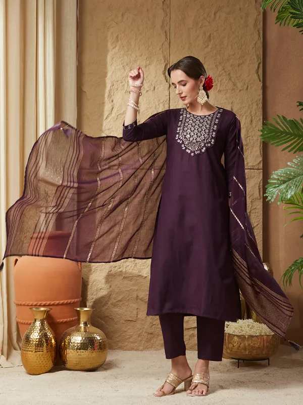 Violet_Cotton_Blend_Embroidered_Kurta_Set_With_Dupatta_For_Women