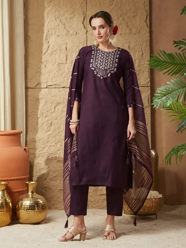 Violet_Cotton_Blend_Embroidered_Kurta_Set_With_Dupatta_For_Women