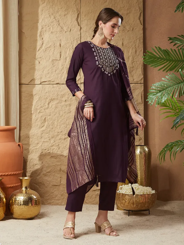 Violet_Cotton_Blend_Embroidered_Kurta_Set_With_Dupatta_For_Women