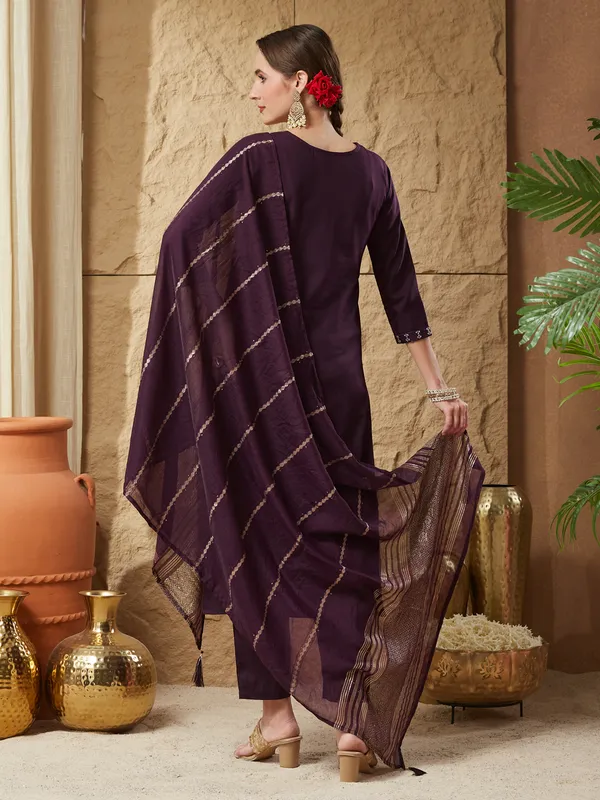 Violet_Cotton_Blend_Embroidered_Kurta_Set_With_Dupatta_For_Women