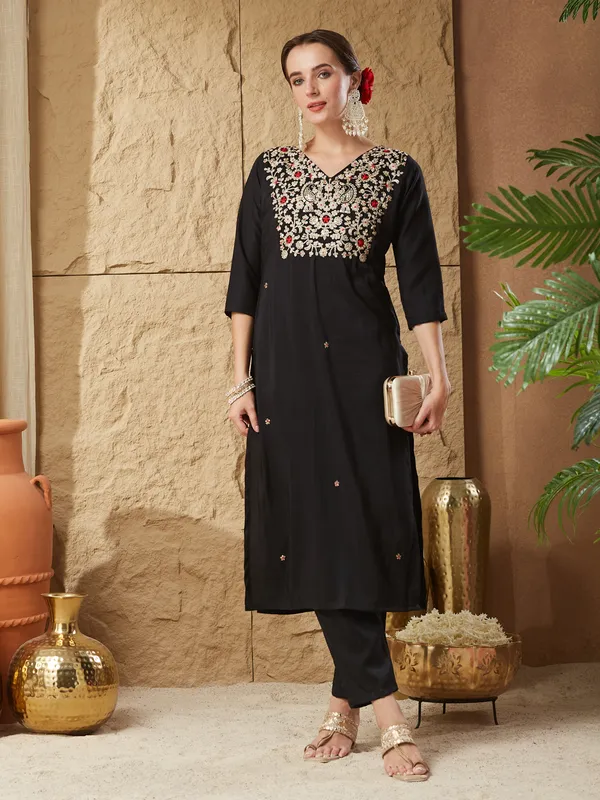 Black_Nylon_Silk_Embroidered_Kurta_Set_For_Women