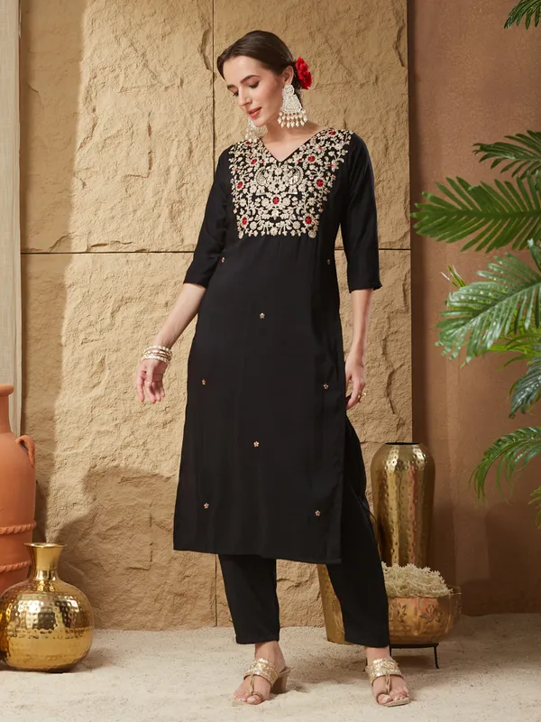 Black_Nylon_Silk_Embroidered_Kurta_Set_For_Women