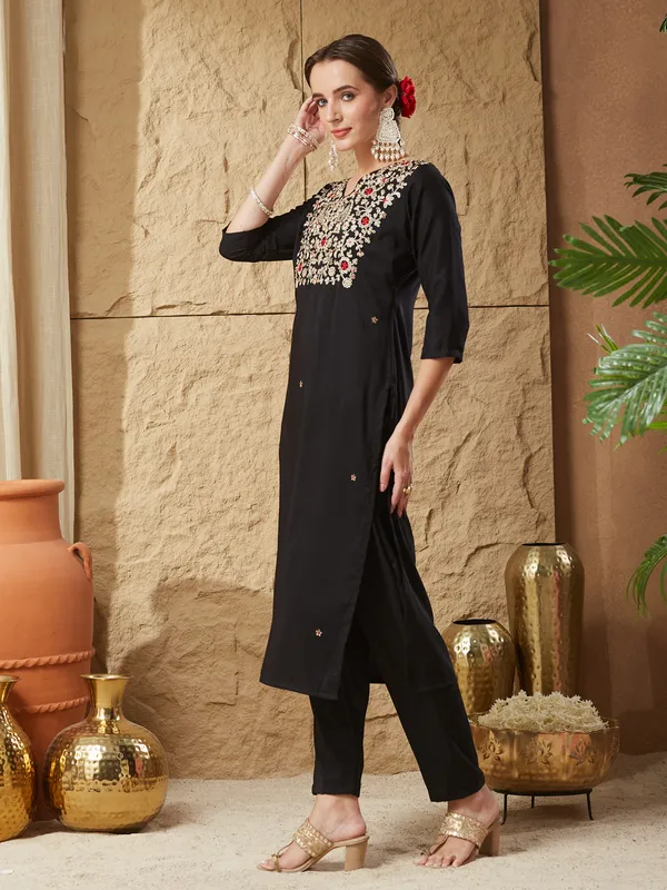 Black_Nylon_Silk_Embroidered_Kurta_Set_For_Women