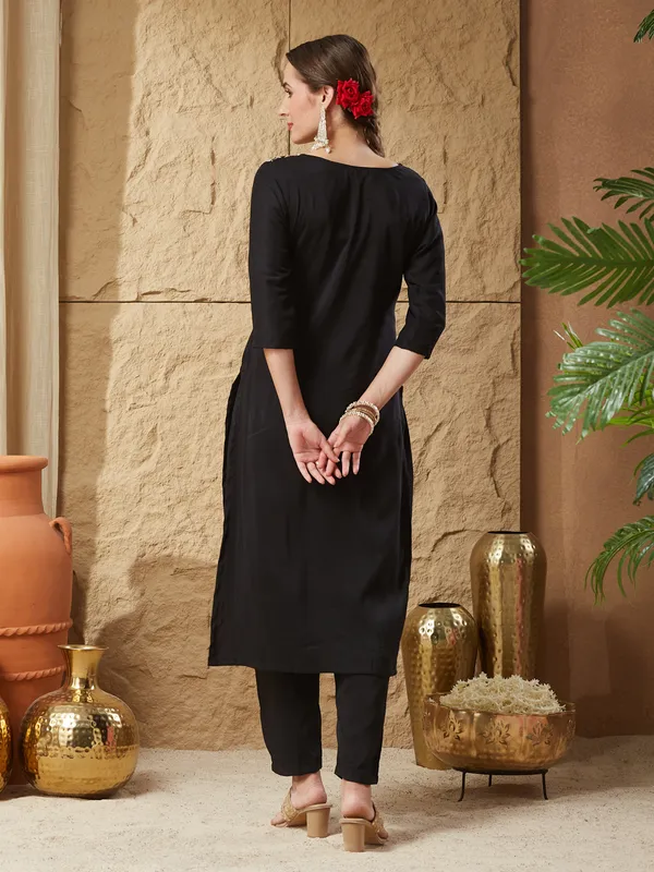 Black_Nylon_Silk_Embroidered_Kurta_Set_For_Women
