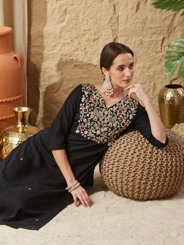 Black_Nylon_Silk_Embroidered_Kurta_Set_For_Women