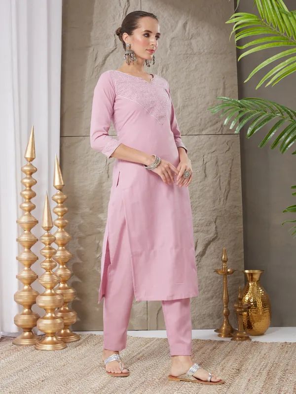 Pink_Cotton_Blend_Embroidered_Kurta_Set_For_Women