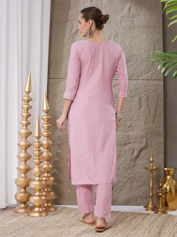 Pink_Cotton_Blend_Embroidered_Kurta_Set_For_Women
