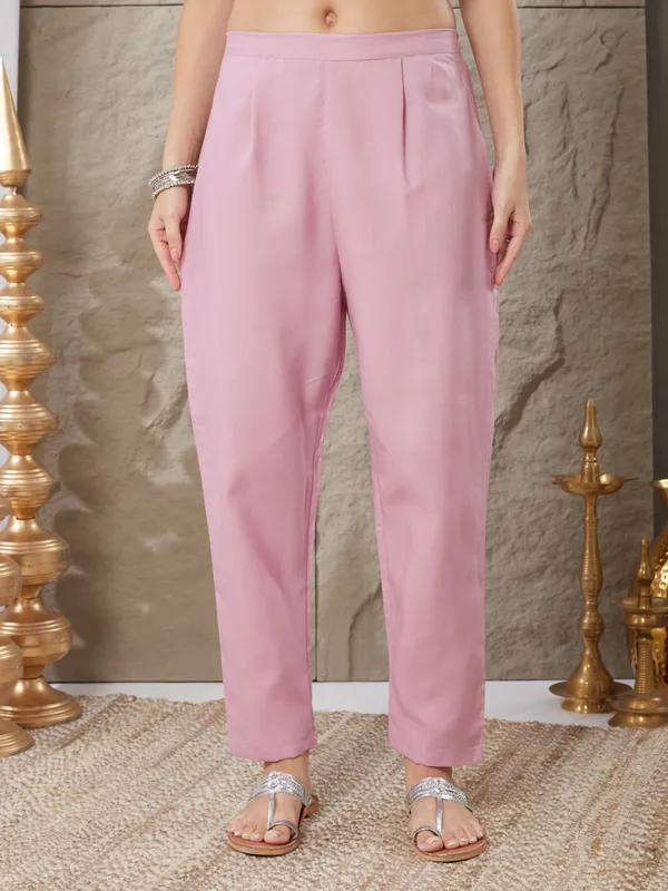 Pink_Cotton_Blend_Embroidered_Kurta_Set_For_Women