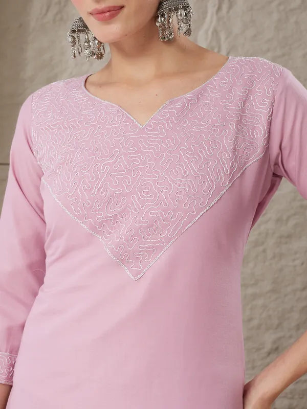 Pink_Cotton_Blend_Embroidered_Kurta_Set_For_Women