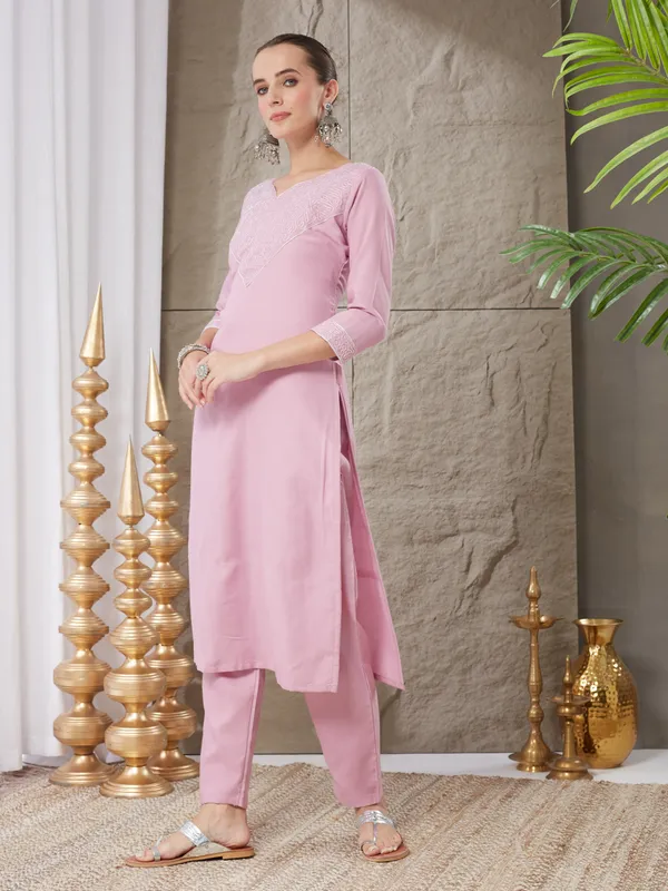 Pink_Cotton_Blend_Embroidered_Kurta_Set_For_Women