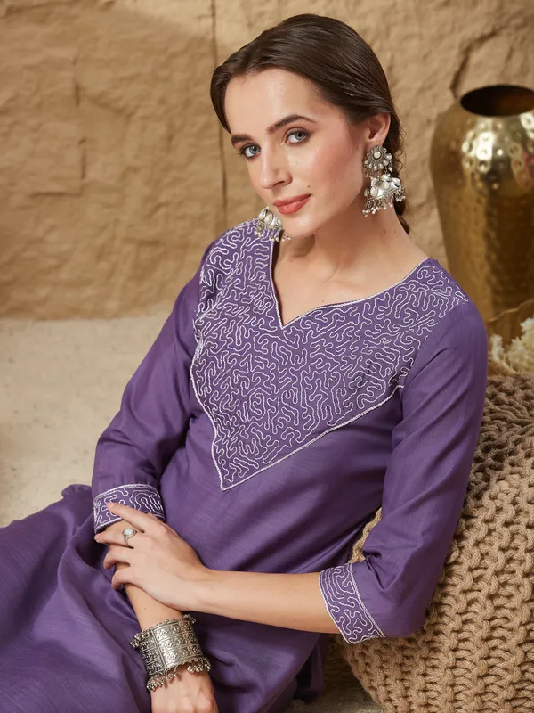 Purple_Cotton_Blend_Embroidered_Kurta_Set_For_Women