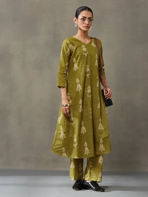 Parrot_Green_Pure_Cotton_Kurta_Set_For_Women