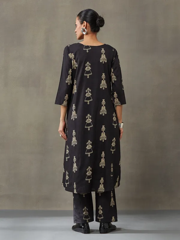 Black_Pure_Cotton_Kurta_Set_For_Women