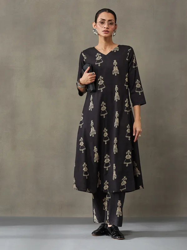 Black_Pure_Cotton_Kurta_Set_For_Women