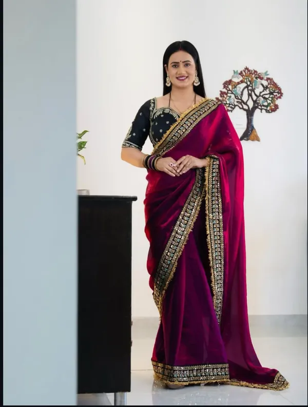 Elegant_Magenta_Saree_With_Embroidered_Black_Blouse