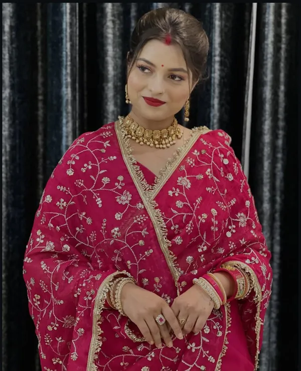 Red_Embroidered_Floral_Saree_With_Golden_Border