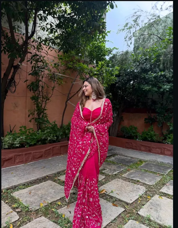 Most_Trendy_Two_Tone_Satin_Silk_Embroidery_Work_Sarees
