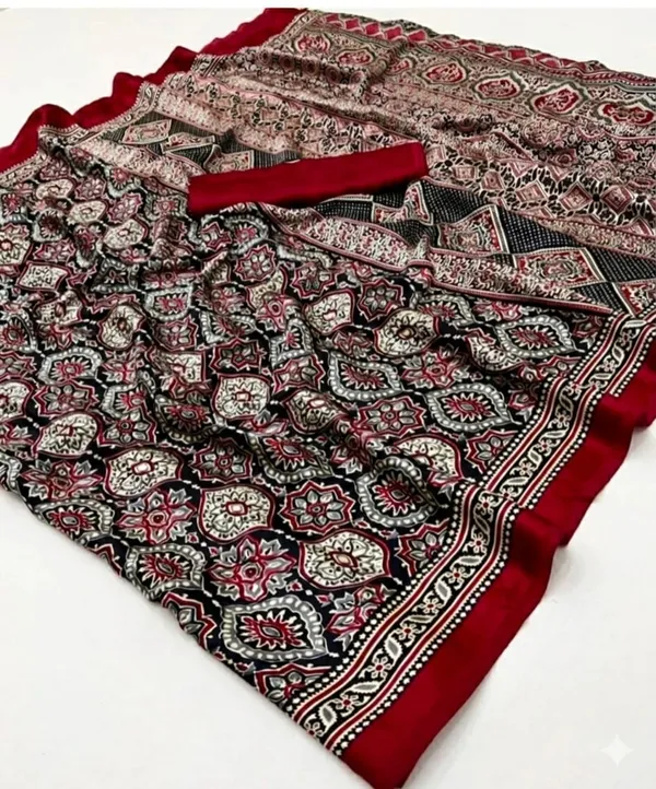 Black_And_Red_Kalamkari_Saree_With_Scalloped_Border