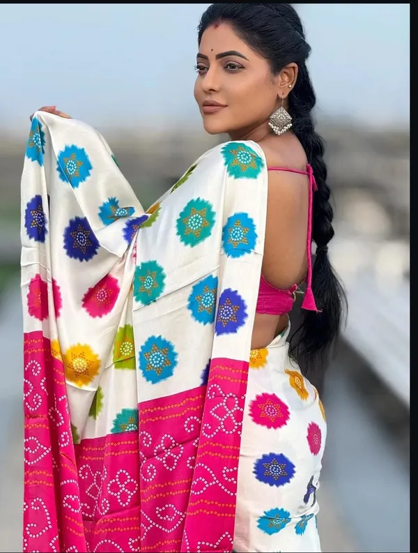 White_Floral_Print_Saree_With_Pink_Bandhani_Border