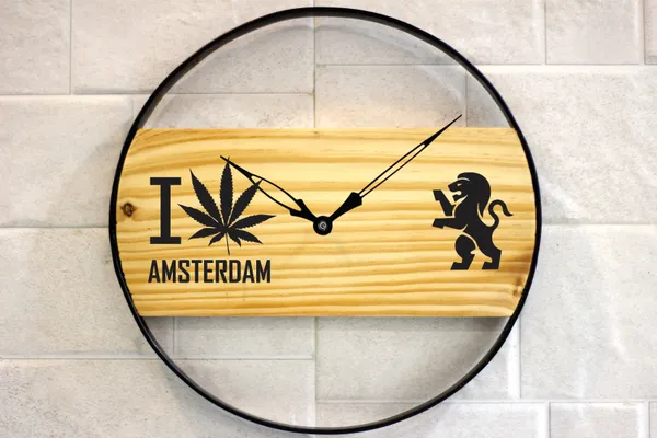 Amsterdam-Themed_Decorative_Wall_Clock