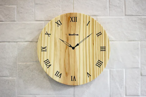 Wood_Trim_Wooden_Wall_Clock_With_Roman_Numerals