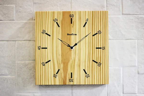 Wooden_Wall_Clock_With_Unique_Minute_Marker_Design