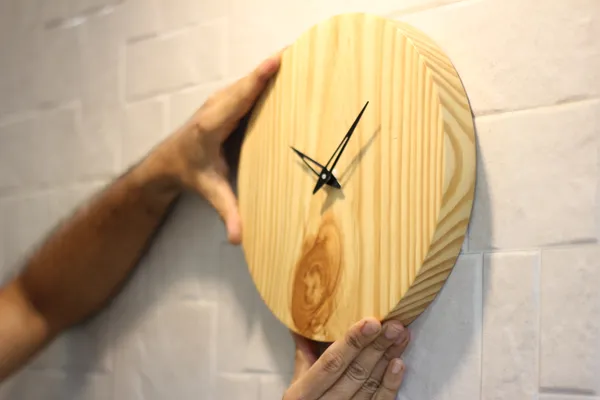 Wooden_Wall_Clock_-_Natural_Pine_Oval_Design