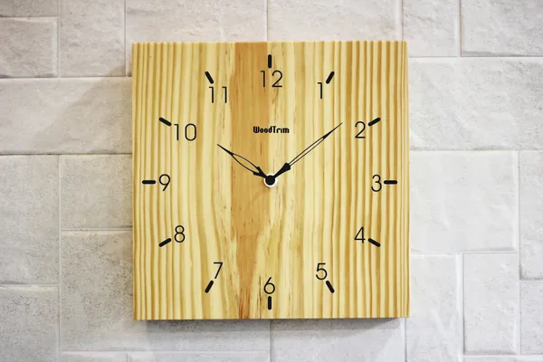 Wooden_Wall_Clock_-_Square_Design_With_Natural_Wood_Grain_Finish