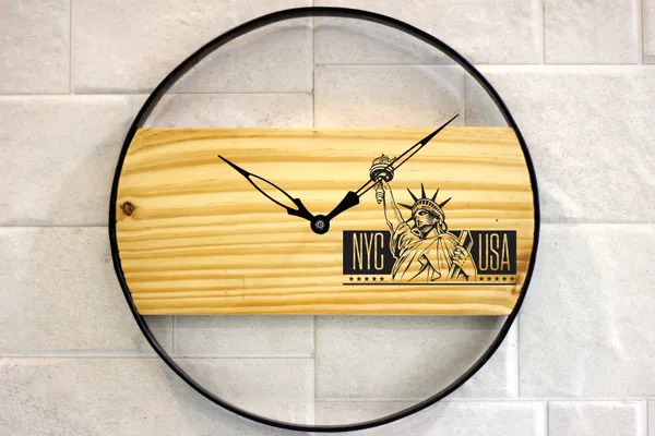Nyc_Usa_Statue_Of_Liberty_Wooden_Wall_Clock