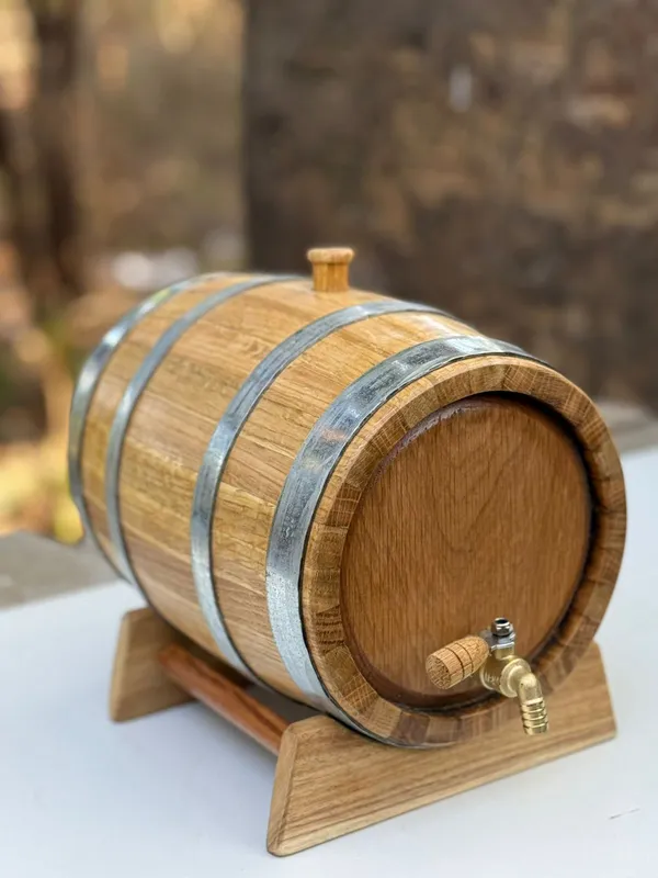 Wooden_Wine/Whiskey_Barrel_With_Brass_Tap_And_Stand_-_Decorative_Oak_Barrel_Dispenser