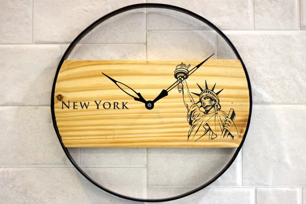 New_York_Statue_Of_Liberty_Wooden_Wall_Clock_-_Modern_Minimalist_Home_Decor_Timepiece