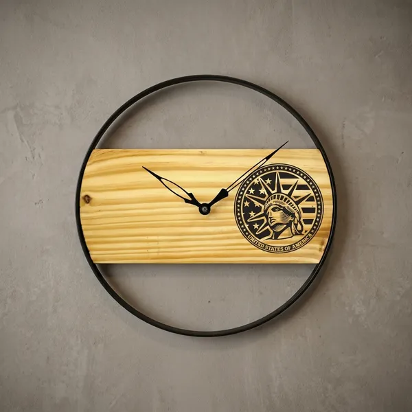 Wooden_Wall_Clock_With_Statue_Of_Liberty_Design