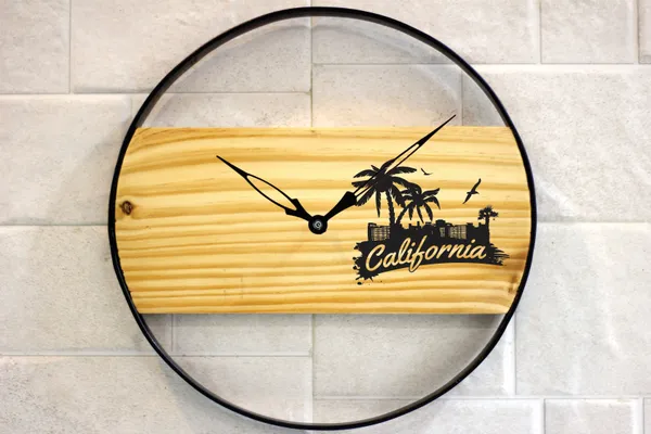 California_Wooden_Wall_Clock_With_Palm_Tree_Design