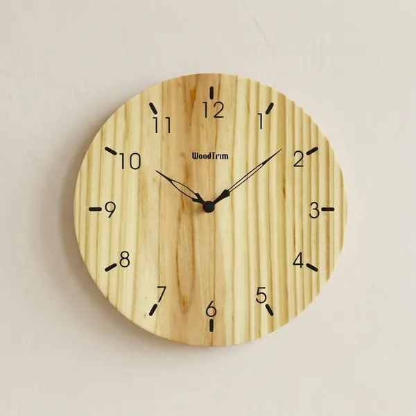 Wooden_Wall_Clock_With_Textured_Finish