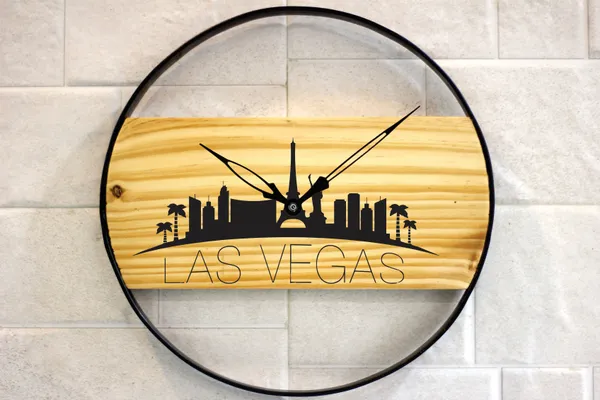 Las_Vegas_Skyline_Wooden_Wall_Clock_-_Modern_Home_Decor_Timepiece
