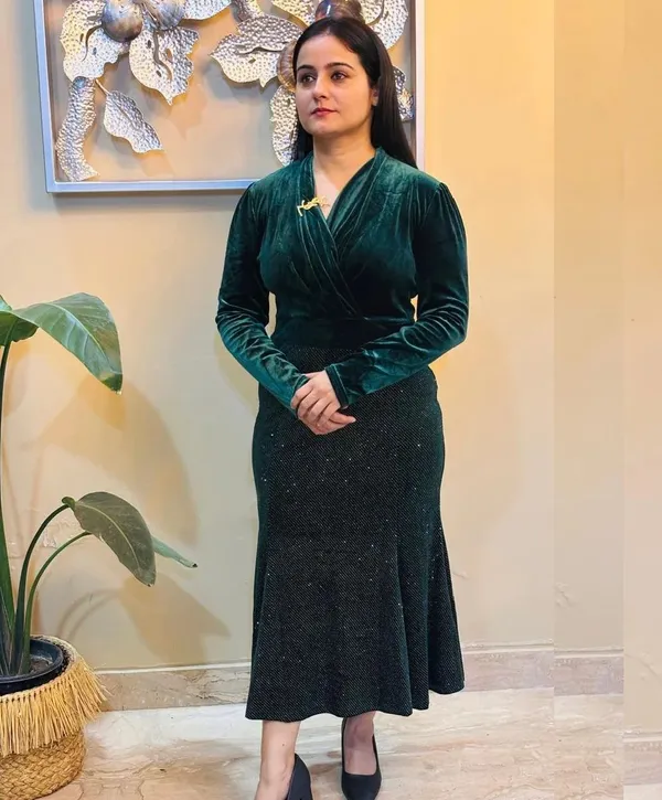 Black_Velvet_Maxi_Dress_With_Sparkle_Sleeves