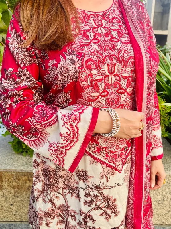 Red_And_Cream_Embroidered_Pakistani_Lawn_Suit_Set_With_Dupatta