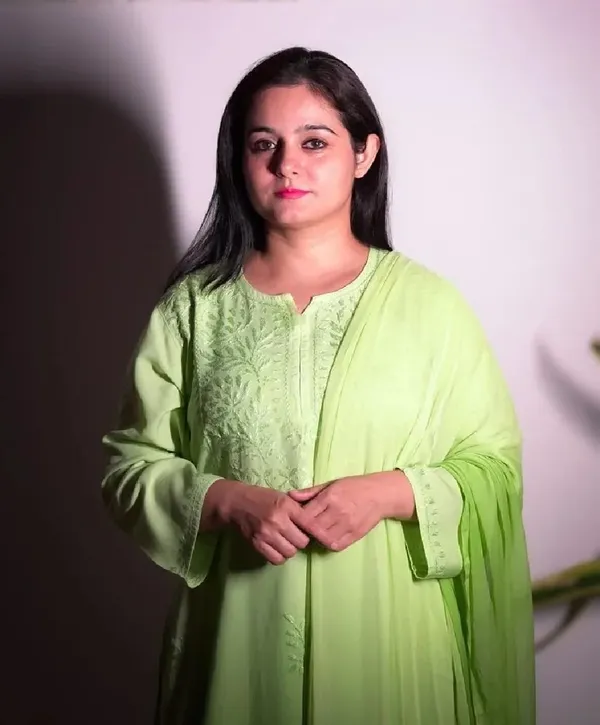 Pista_Glow_Chikankari_Suit