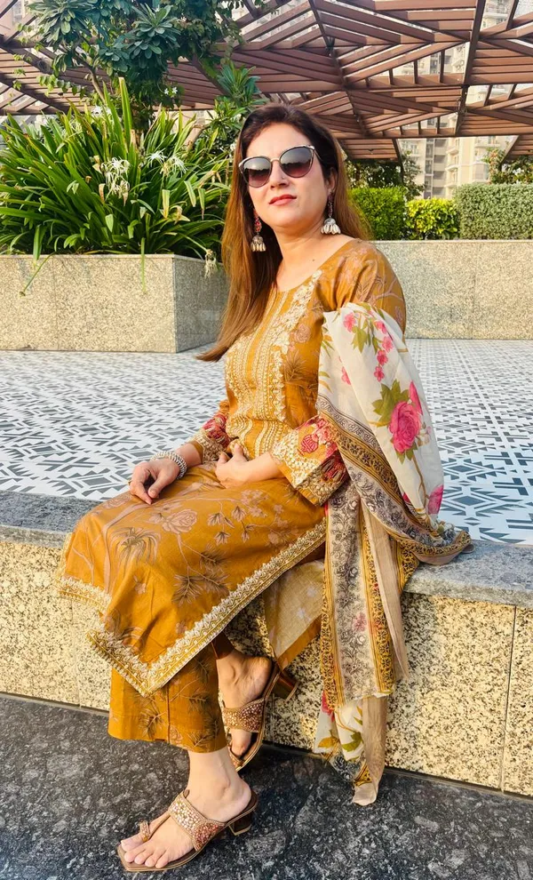 Embroidered__Unstitched_3Pc_Lawn_Suit_Set
