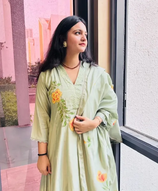Womens_Embroidered_Floral_Anarkali_Suit_Set_Light_Green
