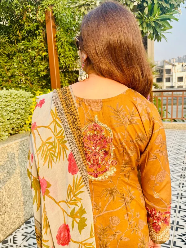 Embroidered__Unstitched_3Pc_Lawn_Suit_Set
