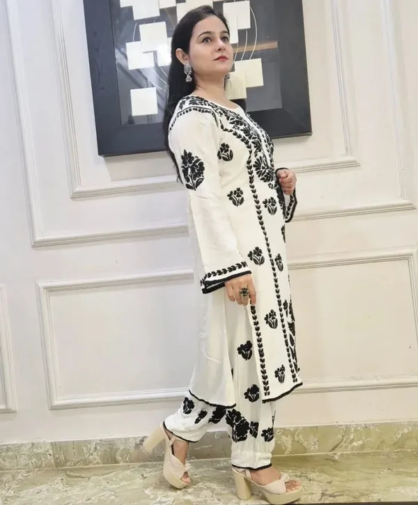 White_Embroidered_Ethnic_Kurta_Set_With_Black_Thread_Work