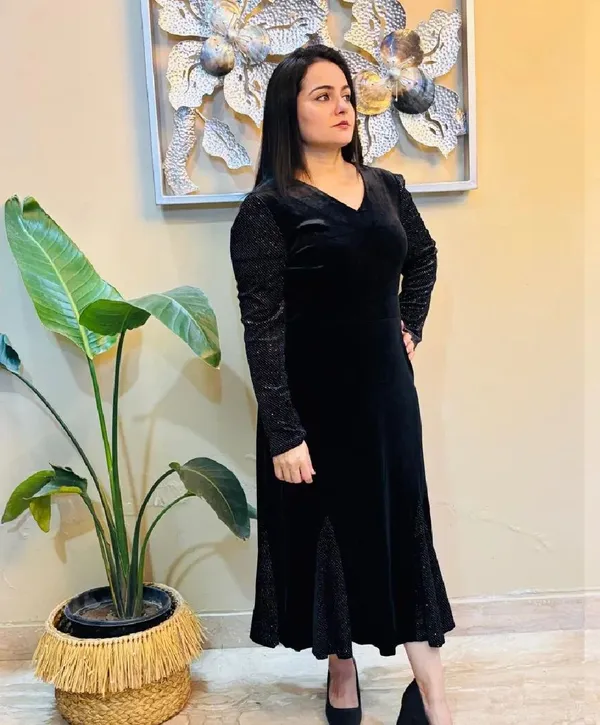 Black_Velvet_Maxi_Dress_With_Sparkle_Sleeves