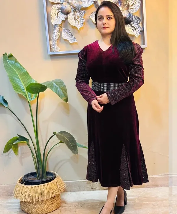 Elegant_Velvet_Dress_With_Embellished_Sleeves_And_Waist_Belt